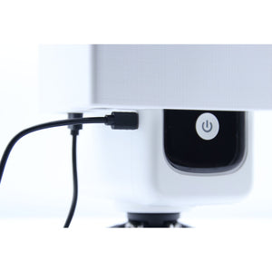 Dettaglio del cavo del powerbank collegato al Seestar S30 sotto il supporto Astroprints