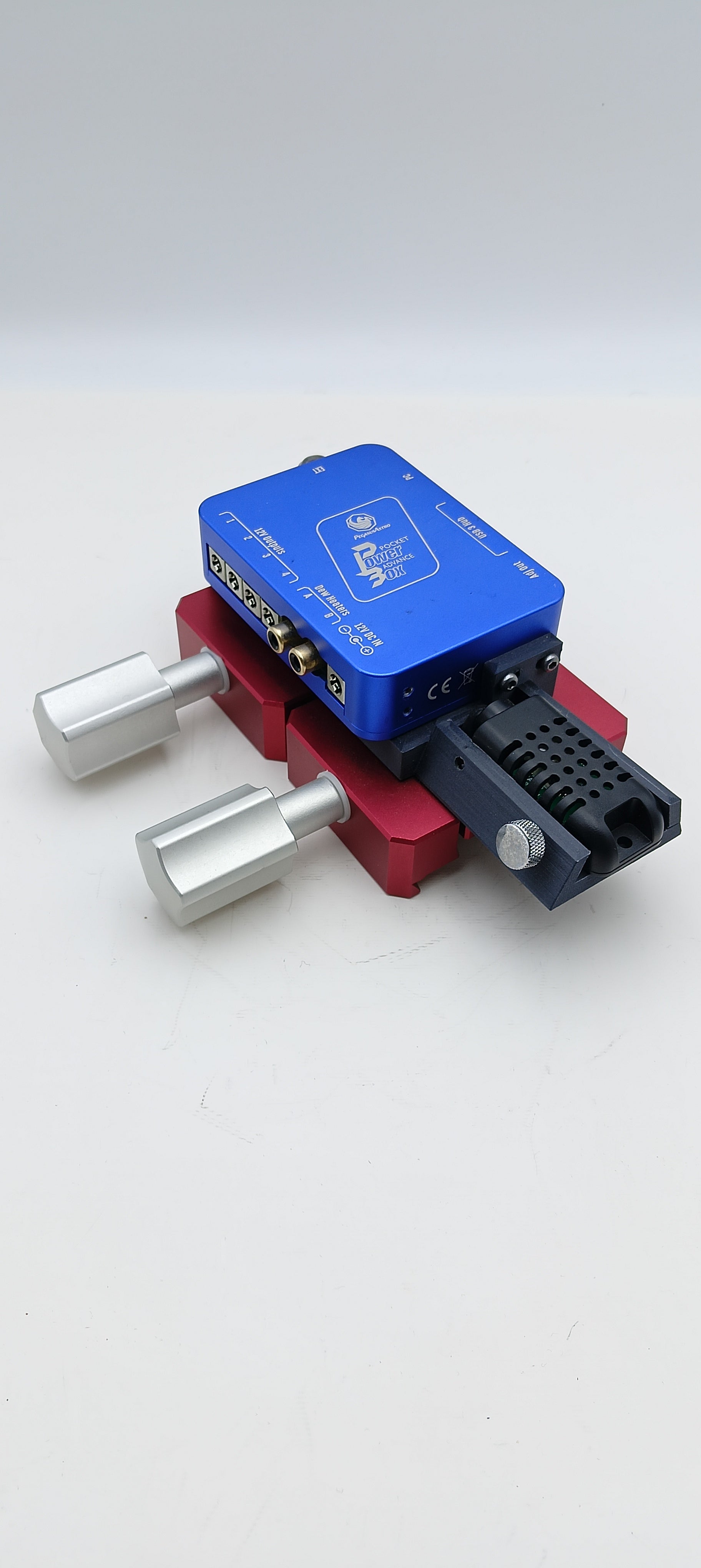 Pegasus Astro Pocket Powerbox Advanced usato con morsetto PrimaLuceLab Losmandy Vixen