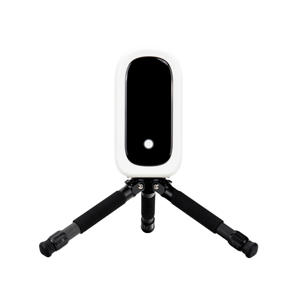 ZWO Seestar S50 Pro: vista frontale del telescopio smart in posizione di riposo sul treppiede